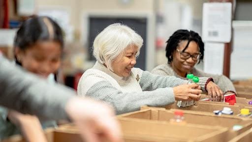 volunteering opportunities for seniors offer many benefits like community engagement and physical activity